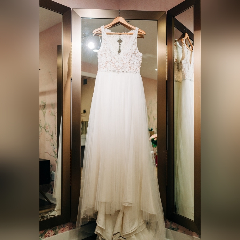 Gorgeous wedding dress -size 10